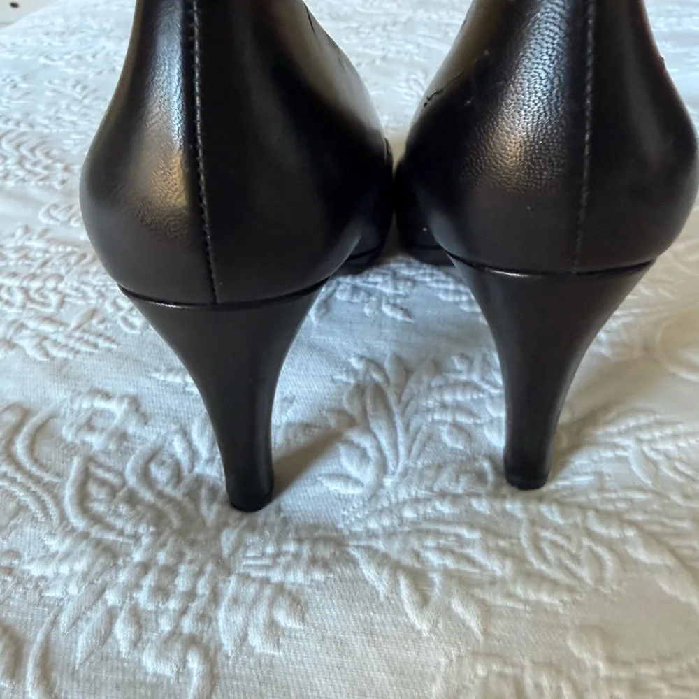 Naturalizer Michelle Classic Black Leather Pump - Heels size 9.5